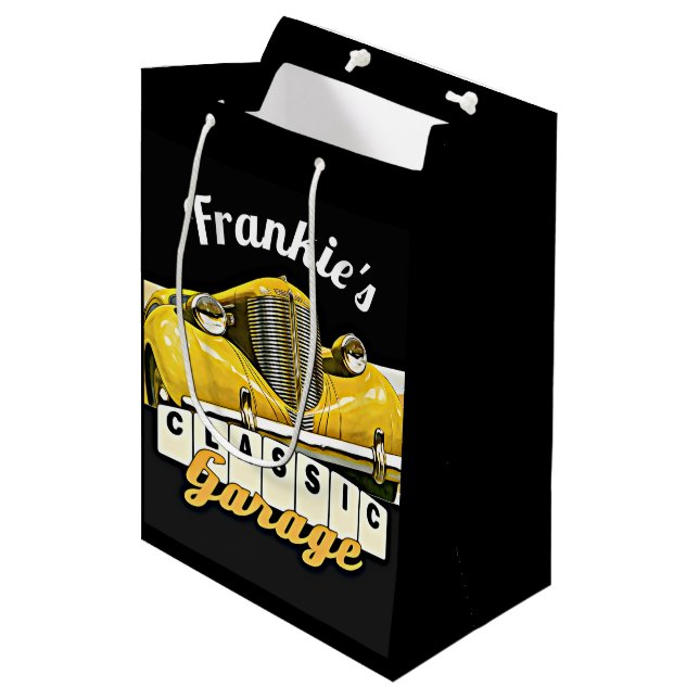 Personalized | Your Name | Classic Car Garage Mittlere Geschenktüte (Vorderseite Schrägansicht)