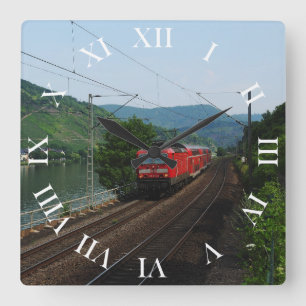 Personenzug in St. Aldegund Quadratische Wanduhr