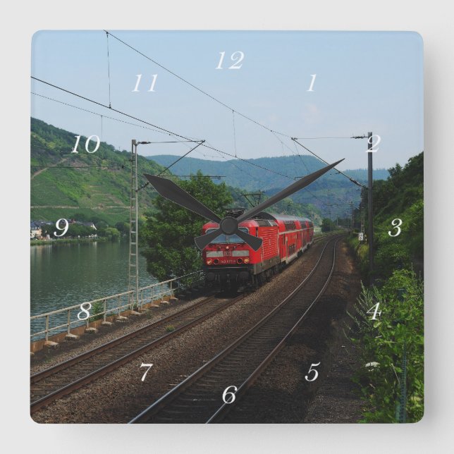 Personenzug in St. Aldegund Quadratische Wanduhr (Vorderseite)