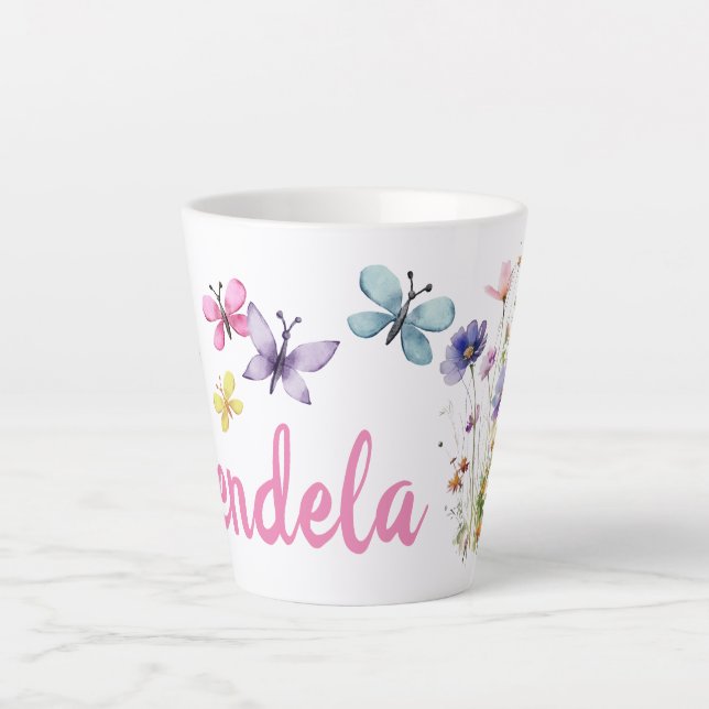Persönlicher Name mit wilden Blume und Schmetterli Milchtasse (Vorderseite)