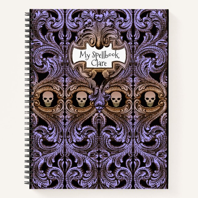 Persönliches Goth Lila Ornament & Skull Spellbook Notizbuch (Vorderseite)