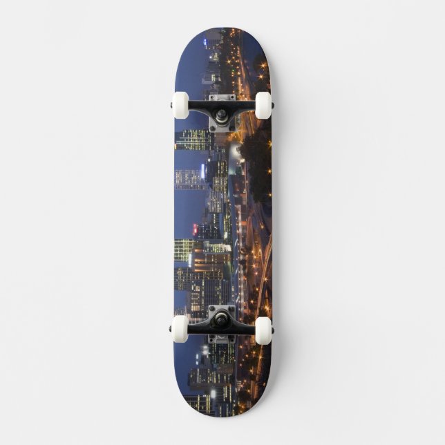 Perth, Australien. Aussicht auf die Innenstadt von Skateboard (Vorderseite)
