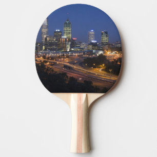 Perth, Australien. Blick auf die Innenstadt von Pe Tischtennis Schläger