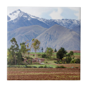 Peru, Maras. Landschaft oberhalb des heiligen Tals Fliese