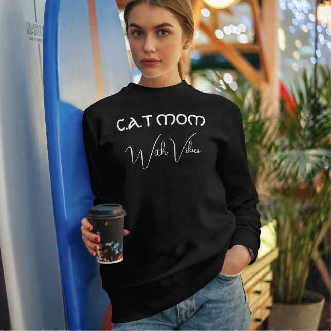 Pet Lover White Script Cat Mom Personalized Black Sweatshirt (Von Creator hochgeladen)