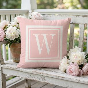 Petal Rosa und Weiß Klassisches Quadrat-Monogramm Kissen