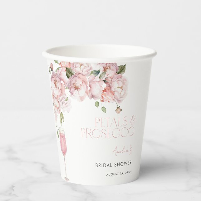 Petals & Prosecco Modernes rosafarbenes Brautparty Pappbecher (Vorderseite)