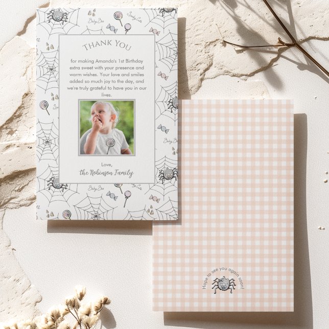 Petit Bébé Bébé Halloween Araignées Carte de remer (Cute Baby Spider, Webs, Candy & Lollipops Photo Thank You Card for October Birthday & Orange Gingham)