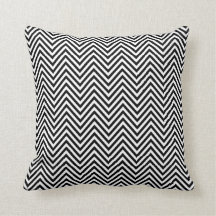 Petit coussin noir et blanc d'impression de zigzag
