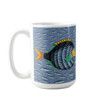 Petit poisson mangeant petit poisson tasse de café
