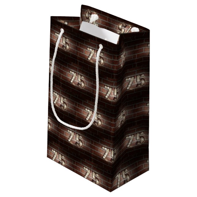 Petit Sac Cadeau 75e marque d'anniversaire sur brique (Dos Angle)