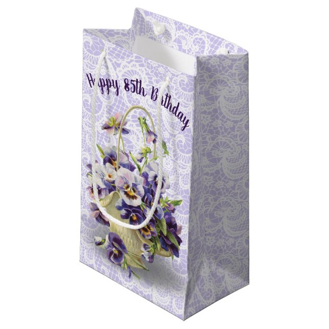 Petit Sac Cadeau 85e Anniversaire Pansy Pasket Sur Dentelle (Devant Angle)