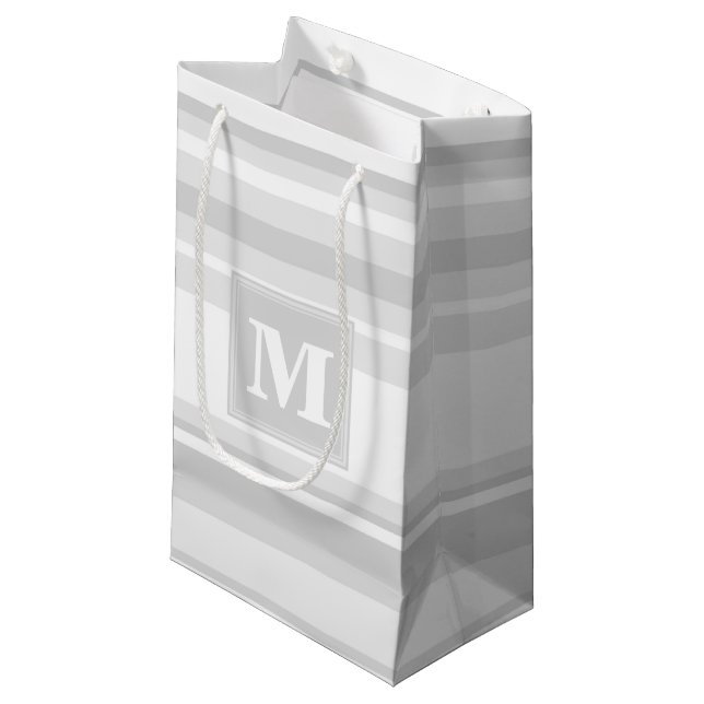Petit Sac Cadeau Bandes gris clair monogrammes (Devant Angle)