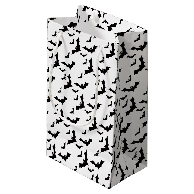 Petit Sac Cadeau Battes noires volant dans la formation (Devant Angle)