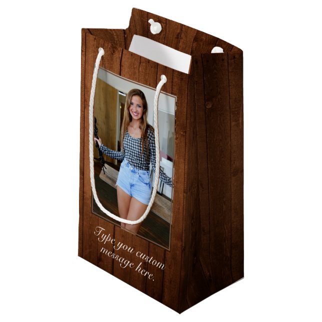 Petit Sac Cadeau Bois rustique et dentelle blanche Photo Anniversai (Devant Angle)
