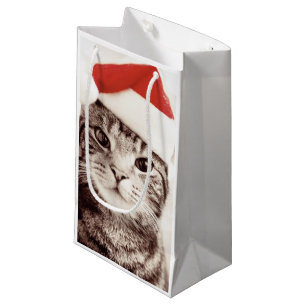 Petit Sac Cadeau Chat tigré domestique utilisant le casquette rouge