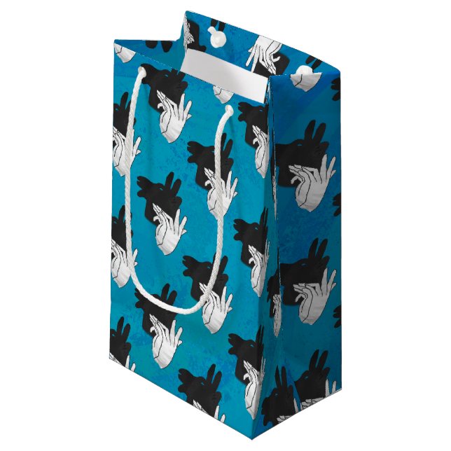 Petit Sac Cadeau Chèvre Billy Ombre sur Bleu (Devant Angle)