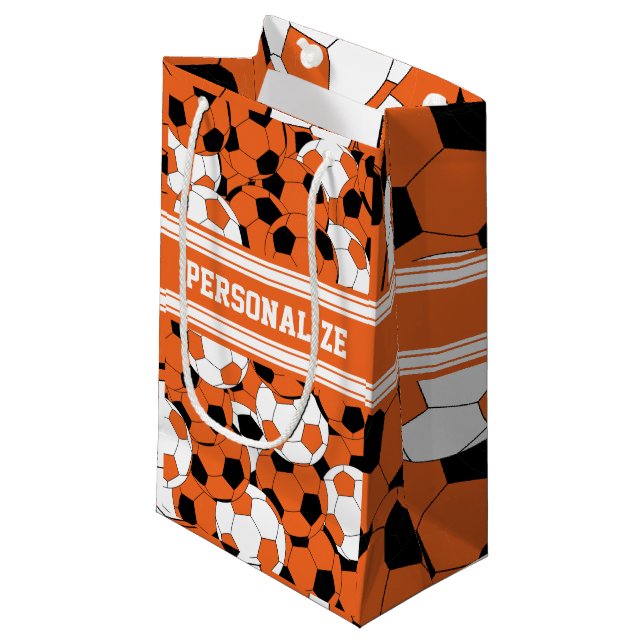 Petit Sac Cadeau Collage orange de ballon de football (Devant Angle)