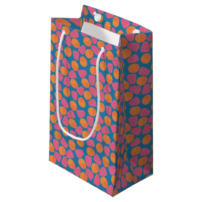 Petit Sac Cadeau Framboises, Tangerines sur Bleu Turquoise Lumineux (Devant Angle)