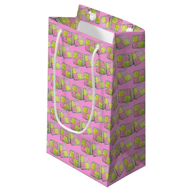 Petit Sac Cadeau Gâteau éponge britannique Battenberg Marzipan Boul (Devant Angle)