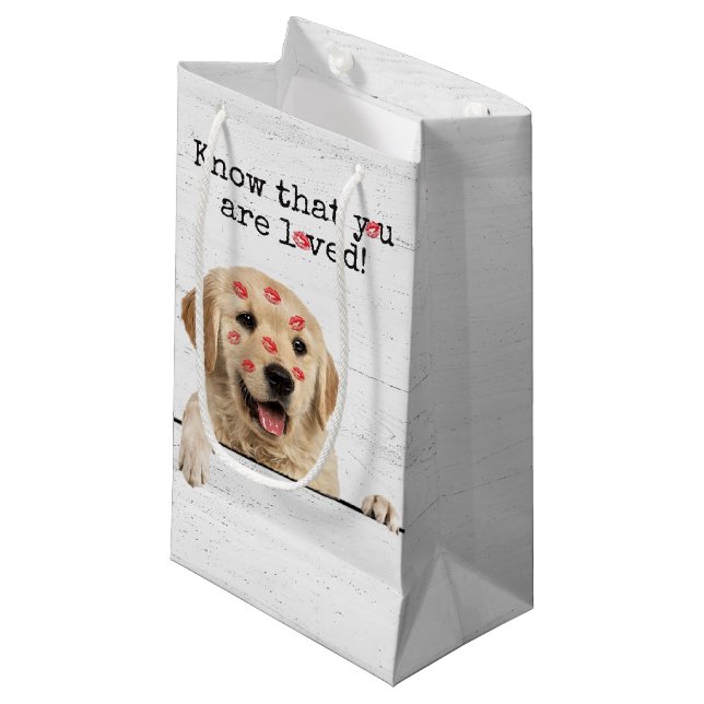 Petit Sac Cadeau Golden Retriever avec des baisers en bâton à lèvre (Devant Angle)