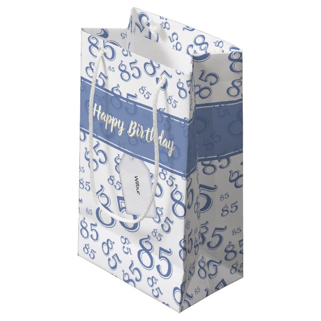 Petit Sac Cadeau Happy 85th Birthday Numéro Motif Bleu/Blanc (Devant Angle)
