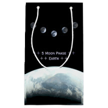 La terre de phase de 5 lunes dans l'espace