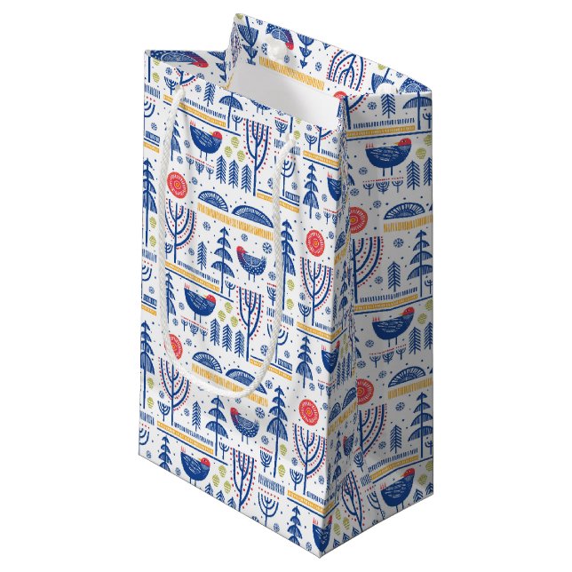 Petit Sac Cadeau Motif d'oiseau d'hiver d'art populaire (Devant Angle)