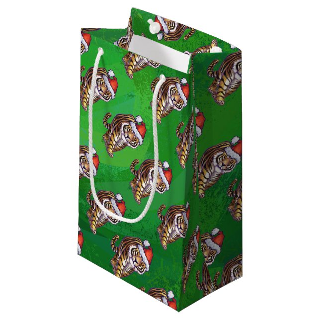 Petit Sac Cadeau Noël de tigre sur le vert (Devant Angle)