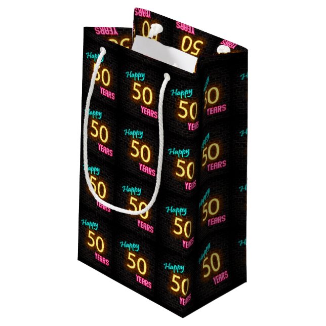Petit Sac Cadeau Panneau néon en brique pour 50e anniversaire (Dos Angle)