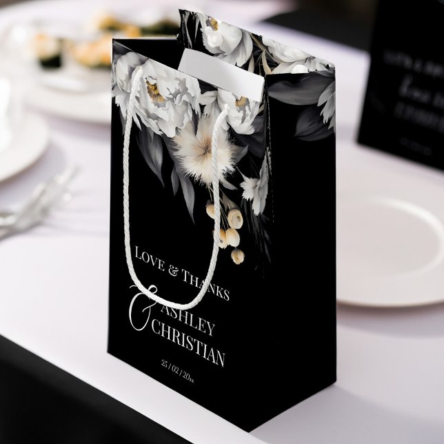Petit Sac Cadeau Soirée de mariage noir et blanc (Black and white elegant boho wedding favors personalized  gift bag white peonies gift bag thank you )