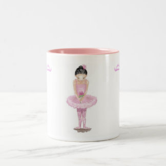Petite ballerine dans la tasse rose de