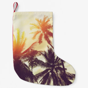 Petite Chaussette De Noël Arrière - plan de plage tropical avec silhouette d