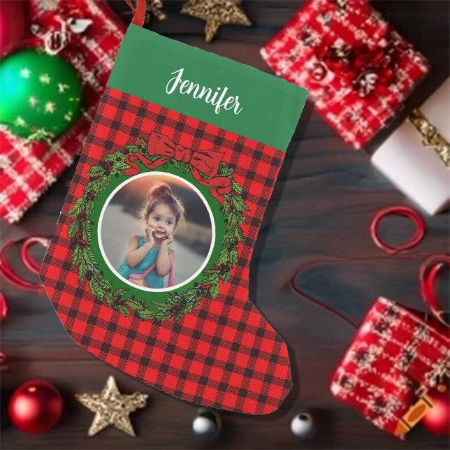 Petite Chaussette De Noël Créez votre propre photo personnelle de Noël (Rustic buffalo plaid winter wreath, mogrammed, photo Christmas Stocking.)