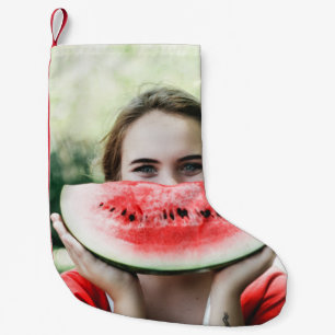 Petite Chaussette De Noël Femme tenant une pastèque tranchée
