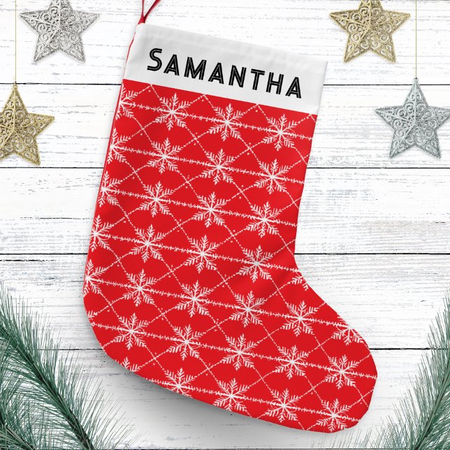 Petite Chaussette De Noël Festive Red Snowflake Motif moderne Personnalisé (A personalized Christmas stocking in red with white snowflakes pattern)