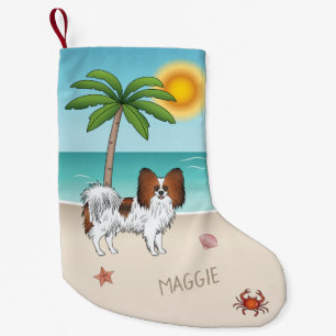 Petite Chaussette De Noël Papillon Rouge Sable sur une Plage Tropicale d'Été