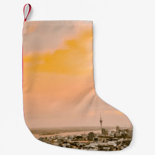 PETITE CHAUSSETTE DE NOËL PHOTO AÉRIENNE DU BÂTIMENT À HAUTE AUGMENTATION
