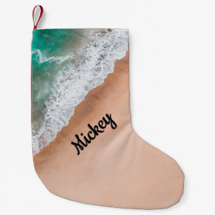 Petite Chaussette De Noël Vagues sur Sandy Beach Personnel