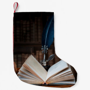 Petite Chaussette De Noël Vieux livres, stylo à talons et encre vintage sur