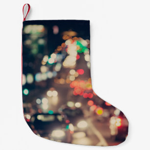 Petite Chaussette De Noël Ville de nuit : Lumières floues rétro.