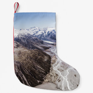 PETITE CHAUSSETTE DE NOËL VUE AÉRIENNE DES CHAMPS DE MONTAGNE