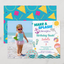 Petite fille de la piscine invitation photo