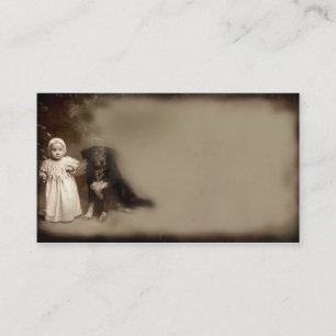 Petite fille et ses cartes de visite