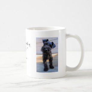 Petite tasse de café de chiot de Schnauzer