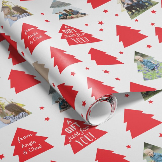 Petits arbres de Noël Papier cadeau personnalisé a (Custom 8 photo gift wrapping paper with red Christmas trees, stars and personal text)