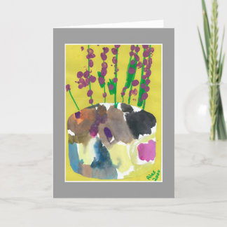 Petits bouquets pourpres avec la carte de citation