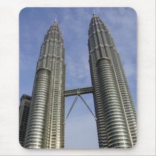 Petronas ragt Kiloliter hoch Mousepad