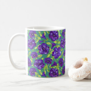 Petunia Night Sky auf aquamarinem Hintergrund Thro Kaffeetasse
