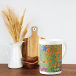 Petunias Asters Garden Gustav Klimt Prozellantasse<br><div class="desc">Eine Knochen-China-Tasse mit der schönen Kunstmalerei des österreichischen Künstlers Gustav Klimt (1862-1918),  Blumengarten (um 1906) oder Bauerngarten. Eine farbenfrohe Gartenlandschaft aus Petunien,  Astern und anderen Blume aus der Jugendstil-Zeit.</div>